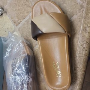 NWT Seychelles slides. Size 7